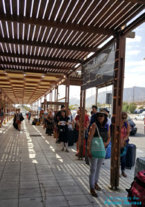 File d'attente à l'aéroport de Santorin