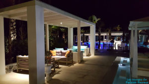 Terrasse de l'hôtel Aurora Luxury Hotel & Spa à Santorin