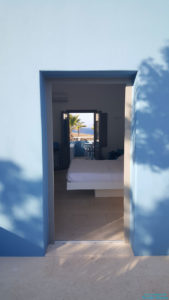 Vue des chambres de l'hôtel Aurora Luxury Hotel & Spa à Santorin