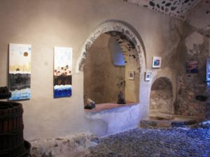 Le musée du vin et sa galerie d’art à Exo Gonia à Santorin