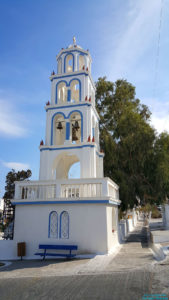Le clocher de l'église de Kamari à Santorin