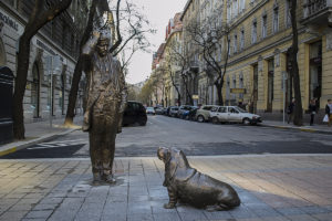Statue de Columbo à Falk Miksa Utca à Budapest