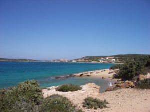 La plage de Lageri à Paros