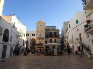 La piazza Vittorio Emanuele II à Cisternino
