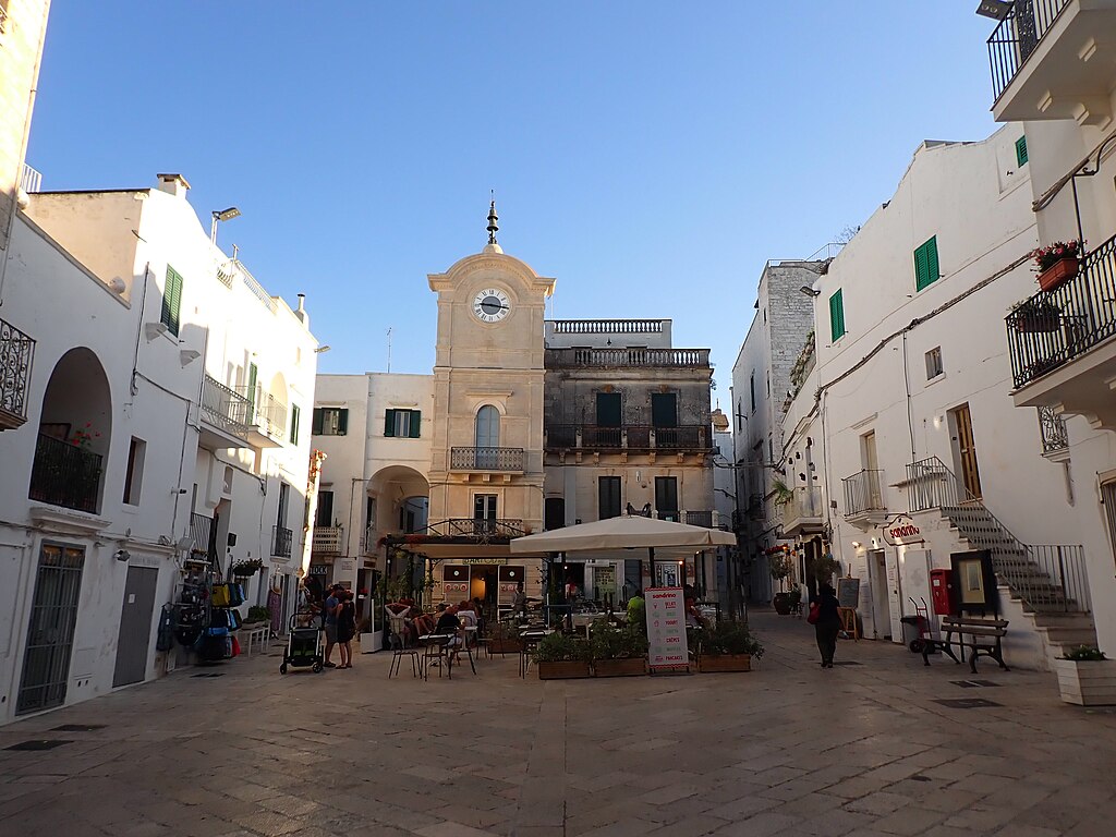 La piazza Vittorio Emanuele II à Cisternino
