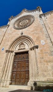 La cathédrale Santa Maria Assunta à Ostuni dans les Pouilles en Italie