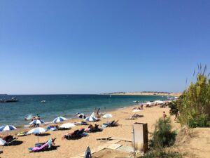 La plage d’Issos à Corfou en Grèce