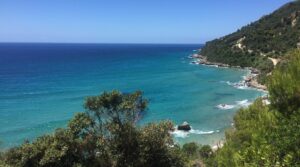 La plage de Myrtiotissa à Corfou en Grèce