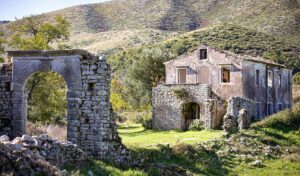 Le village abandonné de Perithia à Corfou en Grèce