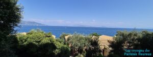 Vue sur la mer sur l'île de Corfou
